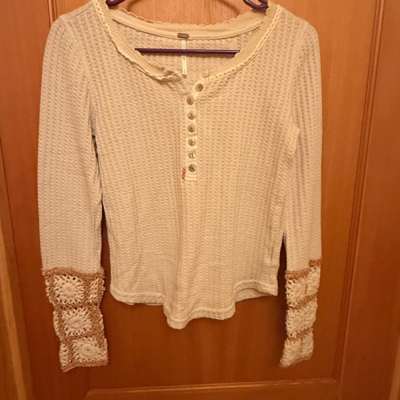 Free People Misteltoe Thermal Top Cuff Thermal NWOT SOLD OUT ONLINE - Picture 4 of 10